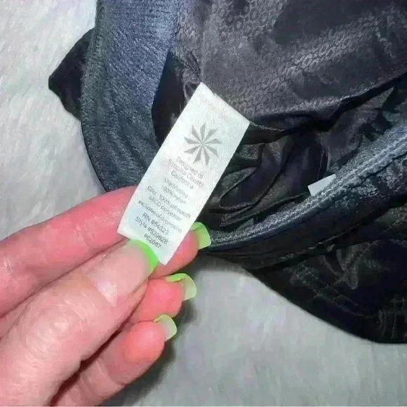 Athleta Toasty Buns Quilted Puffer Miniskirt Black Size 2 - Picture 12 of 12